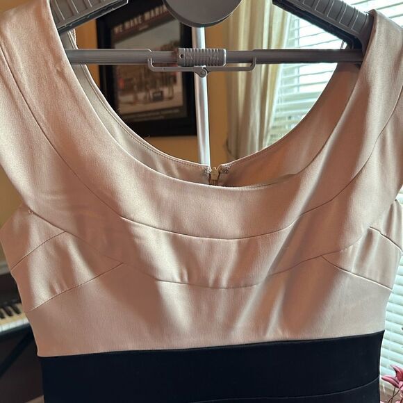 🦋. EUC MAGGY LONDON Women’s sheath midi banded black/ champagne gold, size 8 - Picture 7 of 13